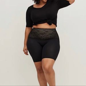 BLACK MICROFIBER 360° SMOOTHING HIGH WAIST SHORT